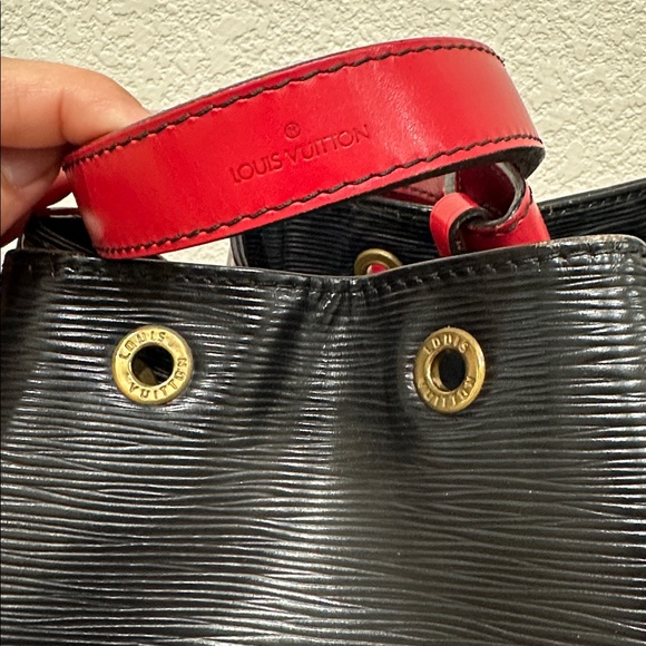 Huge price drop ⬇️ Louis Vuitton Noe Black & Red Bucket Bag - Picture 4 of 16